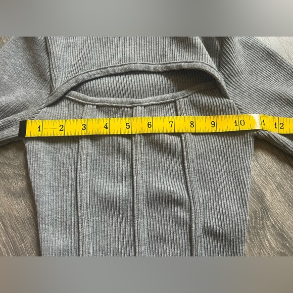 Fashion Nova Back On Top Keyhole Ribbed Mock Neck Sweater in Heather Grey Size M - Picture 10 of 11